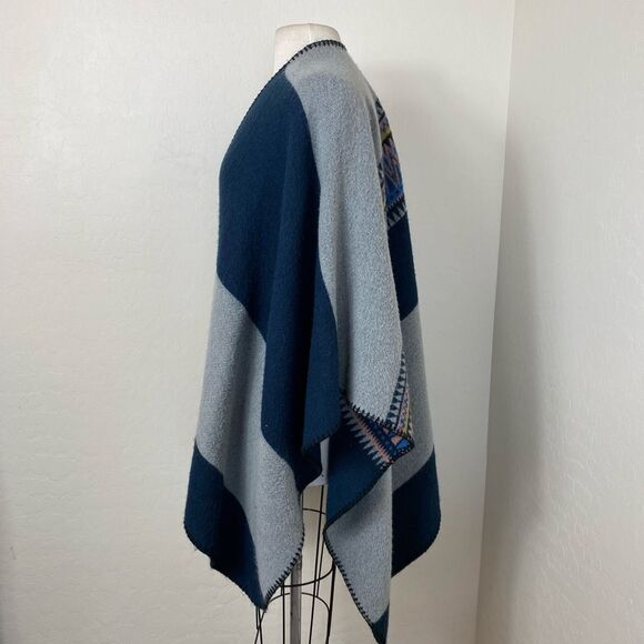 Modena Cape Fleece w/ Aztec , Southwestern style design Blue /Gray - Picture 5 of 5
